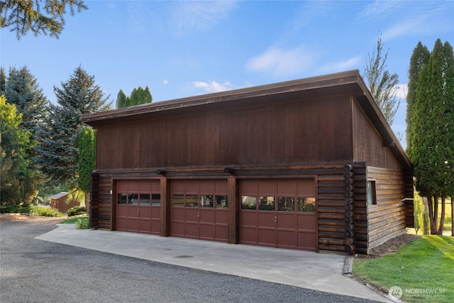 view of detached garage