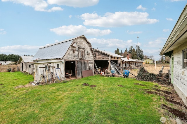 view of barn featuring a lawn