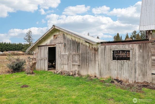 view of outdoor structure with an outdoor structure