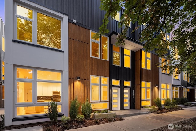1727 17th Ave, Seattle, WA 98122 - view of rear view of property