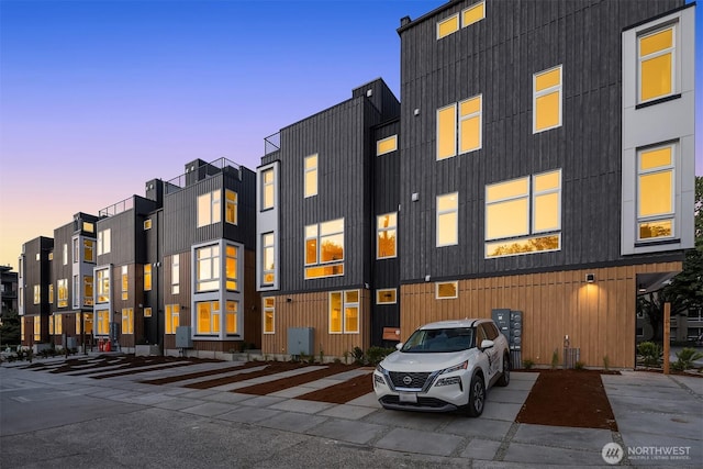 1727 17th Ave, Seattle, WA 98122 - view of front of property featuring uncovered parking
