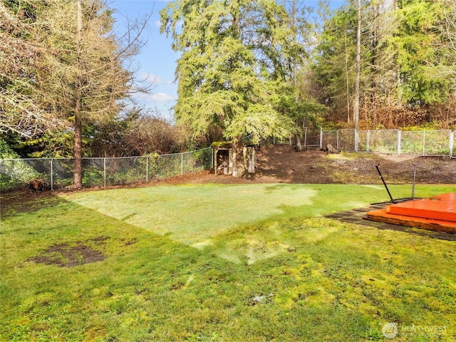 view of yard featuring a fenced backyard