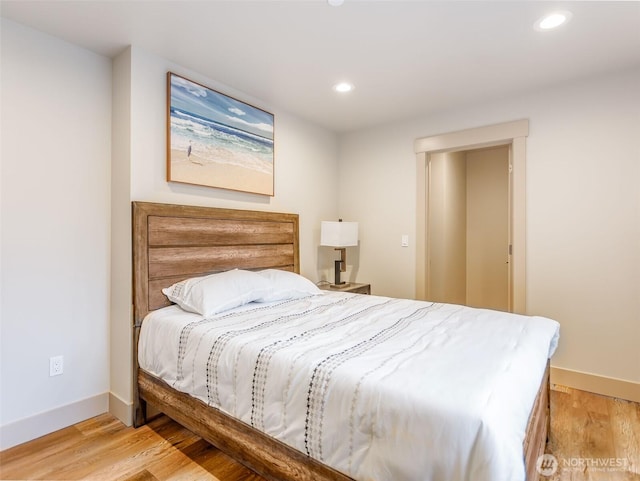 bedroom featuring light wood finished floors, baseboards, and recessed lighting