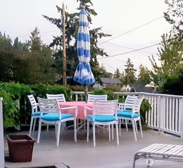 deck featuring outdoor dining space