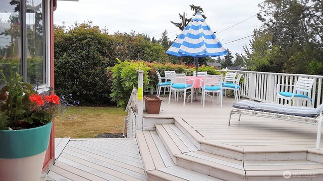 wooden deck with outdoor dining space