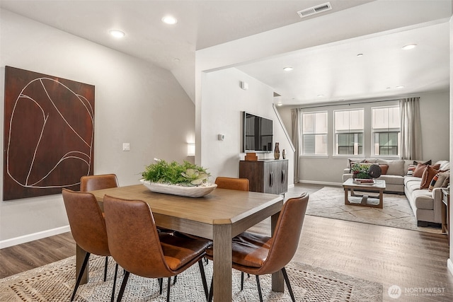 dining space featuring recessed lighting, baseboards, visible vents, and light wood finished floors