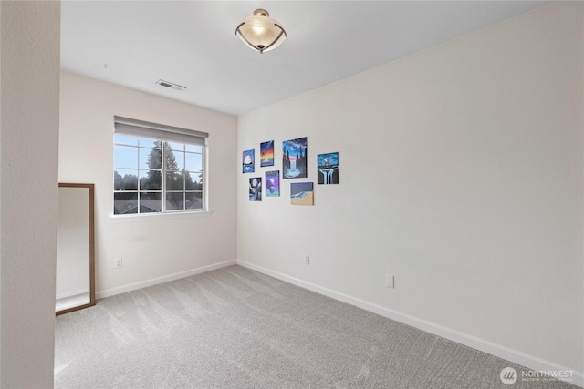 unfurnished room featuring carpet, visible vents, and baseboards