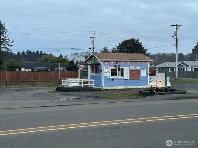 Listing photo 3 for 1309 Pacific Ave S, Long Beach WA 98631