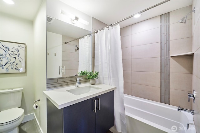 full bathroom with toilet, vanity, visible vents, tasteful backsplash, and shower / bath combo