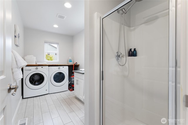 laundry area with recessed lighting, laundry area, visible vents, and independent washer and dryer