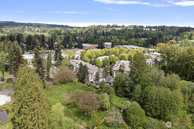 birds eye view of property featuring a forest view