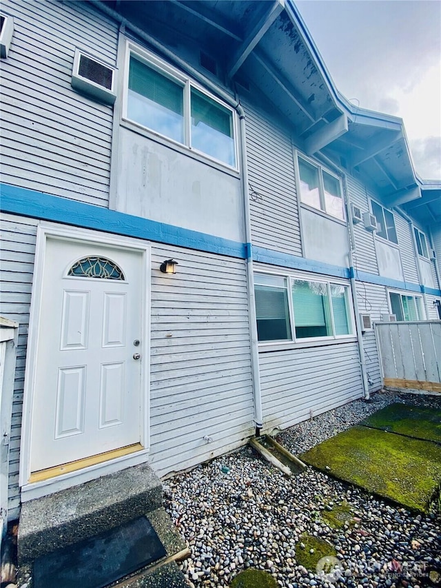 entrance to property with fence