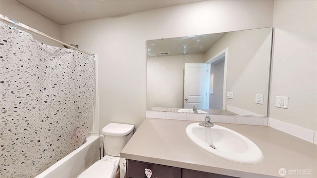 full bathroom with vanity, visible vents, toilet, and shower / tub combo with curtain