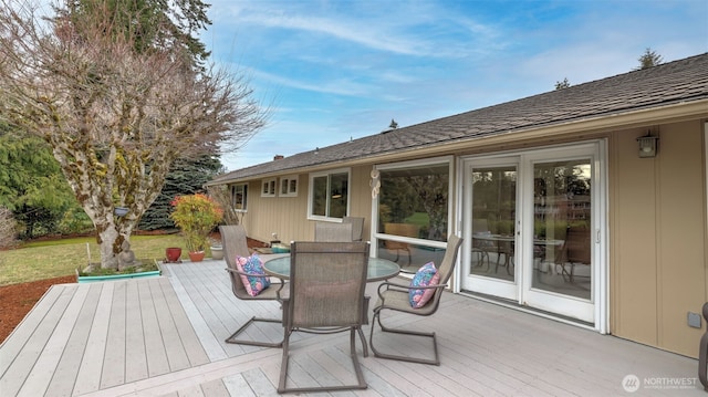 deck featuring outdoor dining space