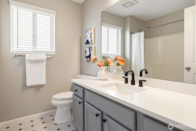 full bath featuring visible vents, curtained shower, baseboards, toilet, and vanity