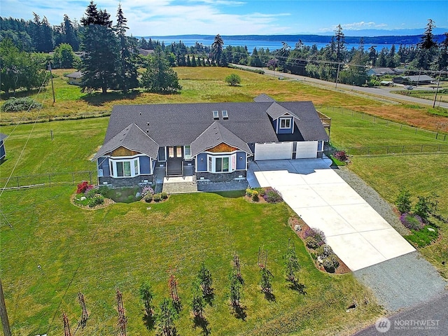 view of front of house featuring fence, a front lawn, and concrete driveway