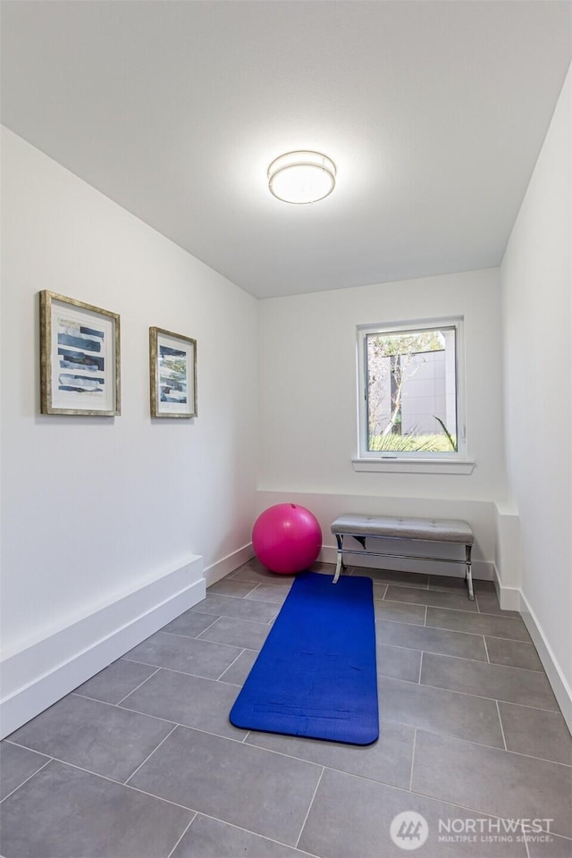 workout room with baseboards