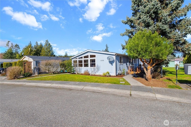 mid-century inspired home featuring fence and a front lawn