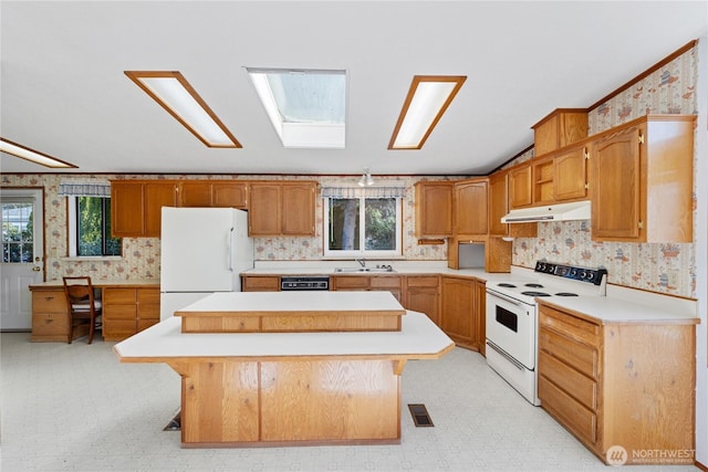 2308 Vista Ln, Anacortes, WA 98221 - kitchen featuring white appliances, a sink, light floors, and wallpapered walls
