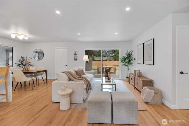 living area featuring light wood-style floors, baseboards, and recessed lighting