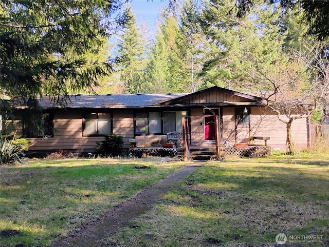 single story home with a front yard