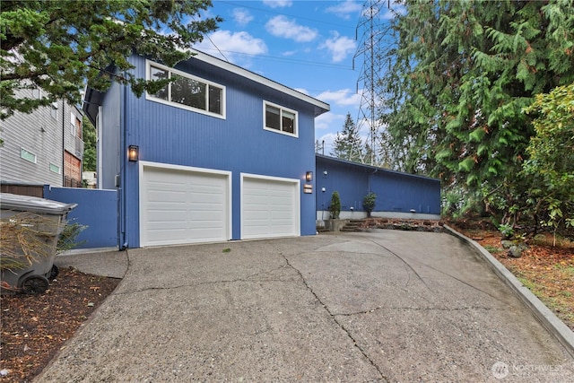 view of front facade with driveway and an attached garage