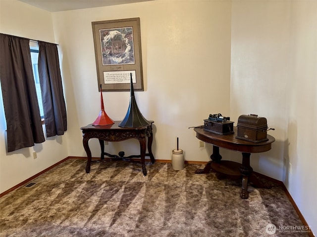 living area with carpet flooring, visible vents, and baseboards