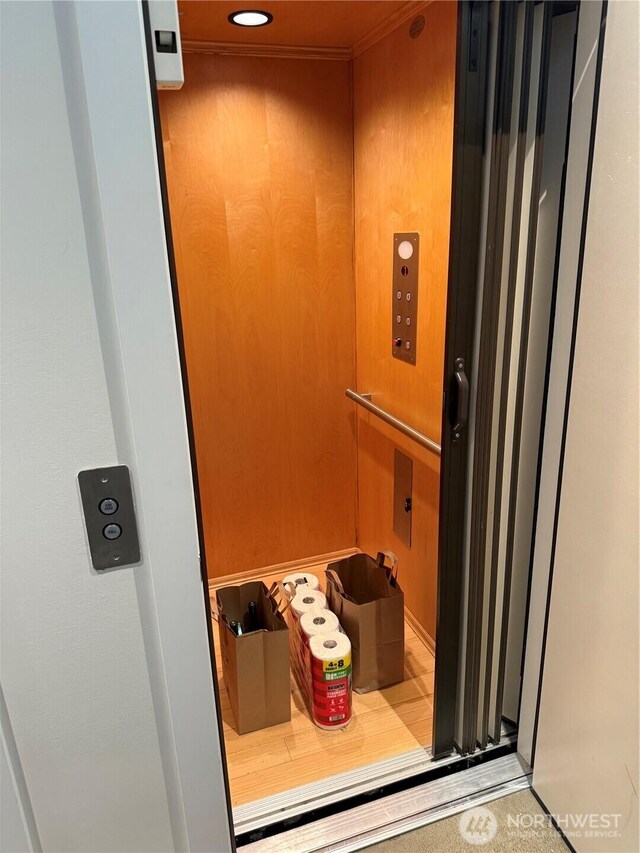 1514 Alki Ave SW, Seattle, WA 98116 - entrance to property featuring elevator
