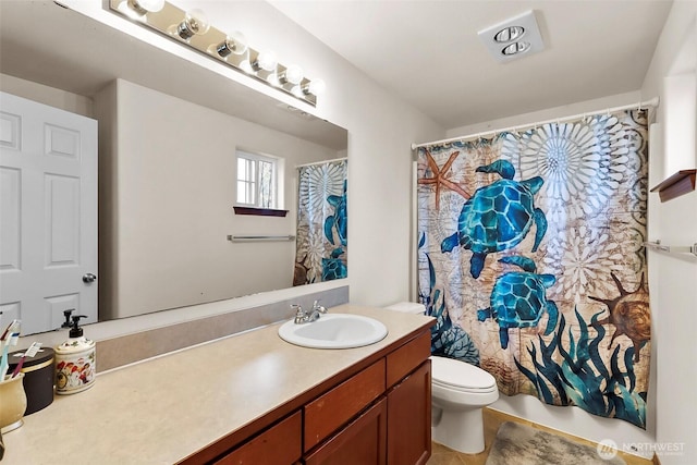 bathroom with a shower with curtain, vanity, and toilet