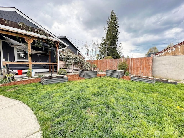 view of yard featuring fence