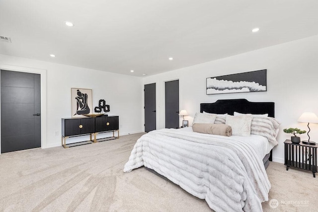 bedroom with baseboards, carpet, visible vents, and recessed lighting