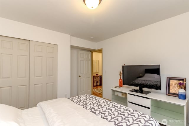 bedroom with a closet