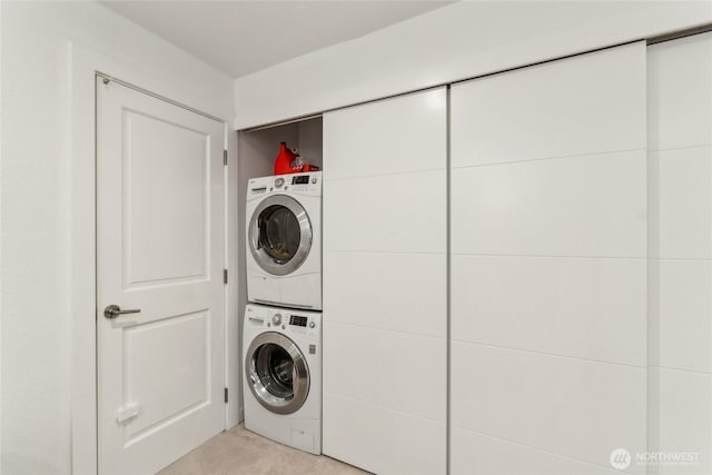 laundry room with laundry area and stacked washer and clothes dryer