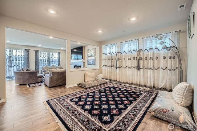 interior space featuring baseboards, visible vents, wood finished floors, and recessed lighting