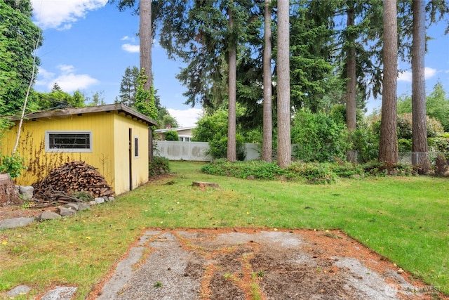 view of yard with an outbuilding and fence