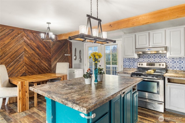 kitchen featuring under cabinet range hood, stainless steel electric stove, white cabinetry, decorative backsplash, and pendant lighting