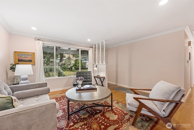 living room with crown molding, recessed lighting, wood finished floors, and baseboards