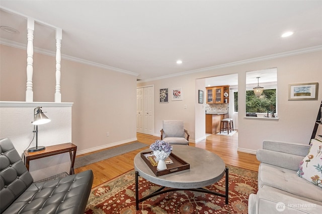 living area with recessed lighting, crown molding, baseboards, and wood finished floors