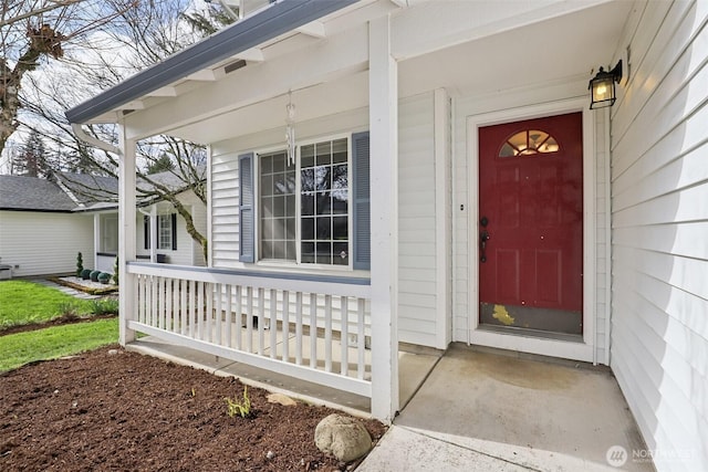 entrance to property featuring covered porch