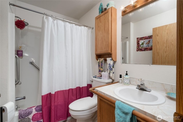 full bath with vanity, toilet, and a shower with curtain