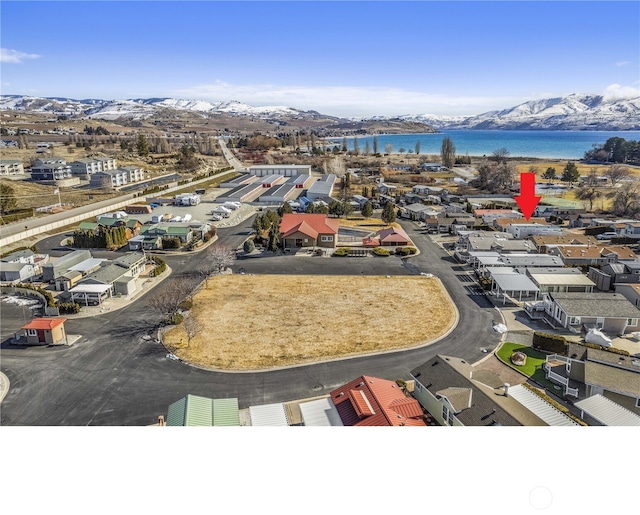 birds eye view of property featuring a water and mountain view