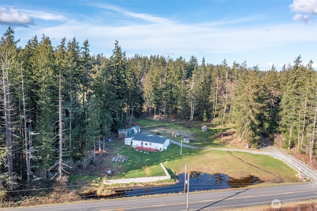 bird's eye view with a view of trees