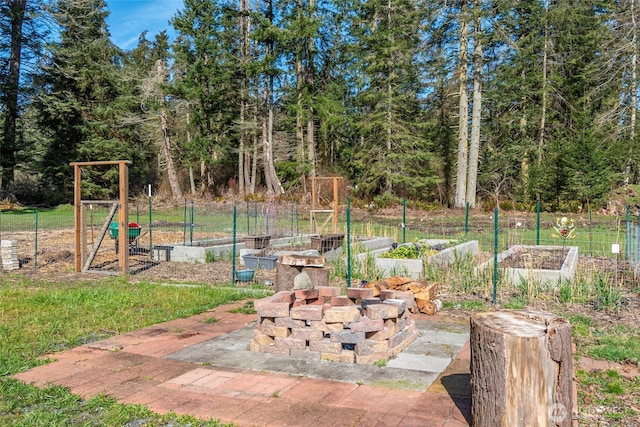 view of yard featuring a garden