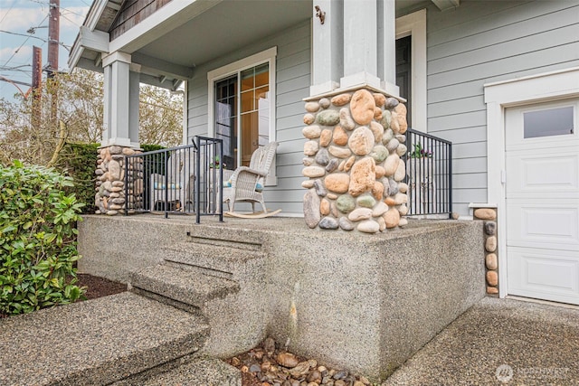 property entrance featuring a porch