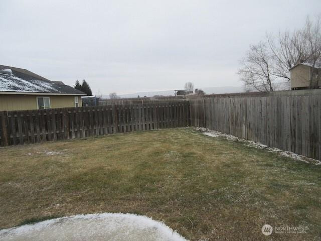 view of yard featuring a fenced backyard