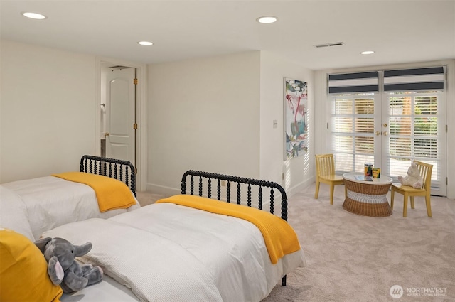 bedroom with access to exterior, carpet, visible vents, and recessed lighting