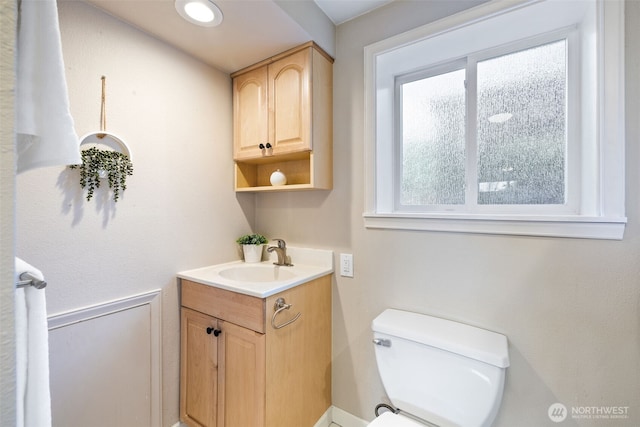 bathroom with toilet, recessed lighting, and vanity