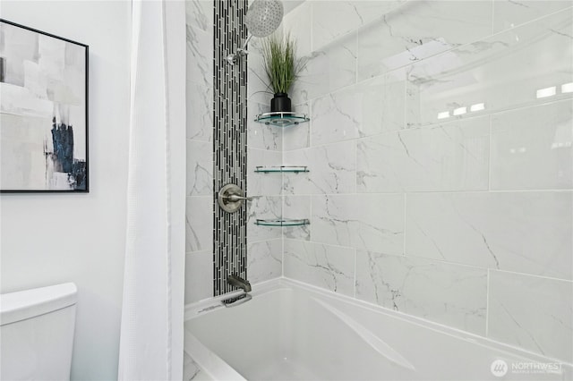 full bathroom featuring shower / bathtub combination with curtain and toilet