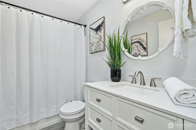 bathroom with vanity, toilet, and shower / bath combo