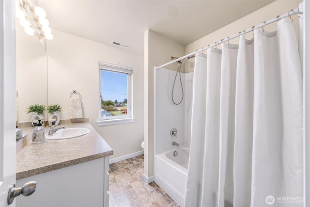 full bath featuring baseboards, visible vents, toilet, shower / bath combination with curtain, and vanity